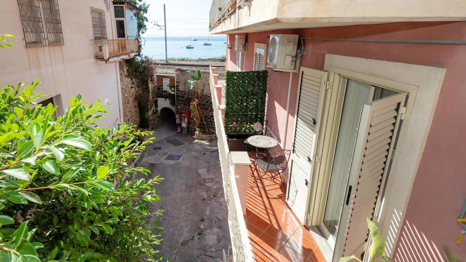 Sicilian House Taormina Beach 0*,  Italia